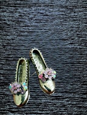 Golden Rhinestone Slipper Brooch